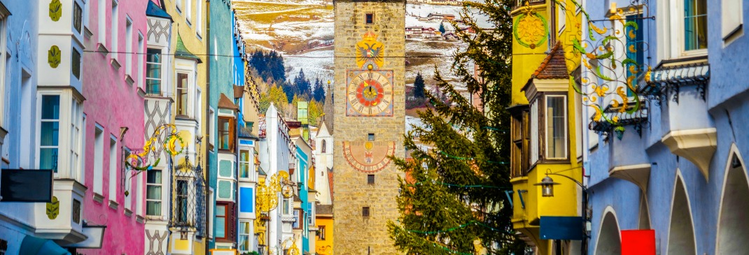 Bunte Häuser in Bozen, Italien