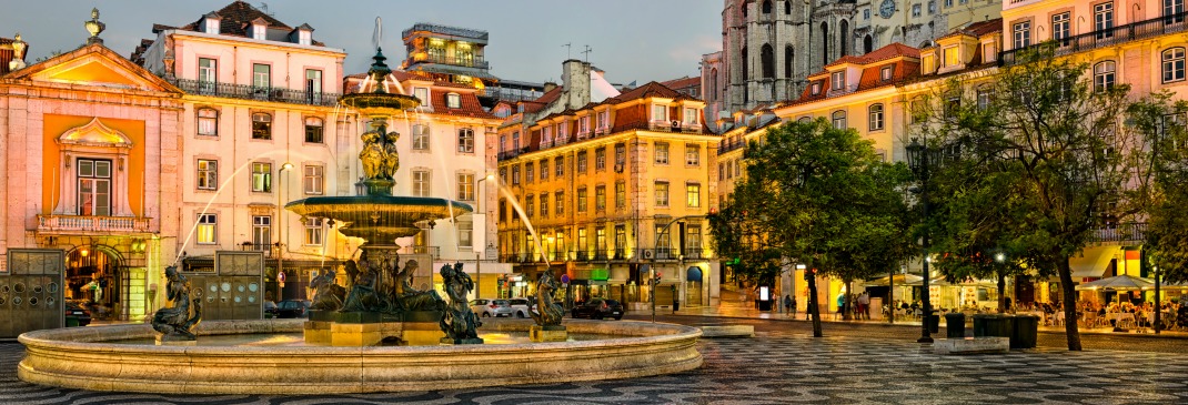 The fountain in Rossio square, Portugal spraying water