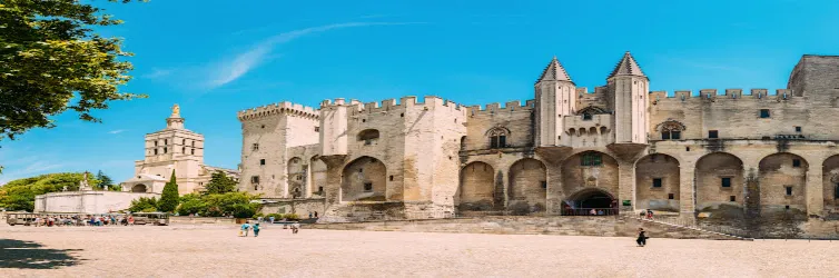 Avignon, du Palais des Papes à la Fougasse provençale