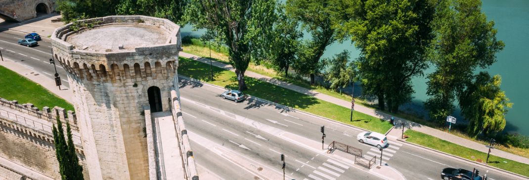 Récupérer votre véhicule de location à la gare TGV d’Avignon