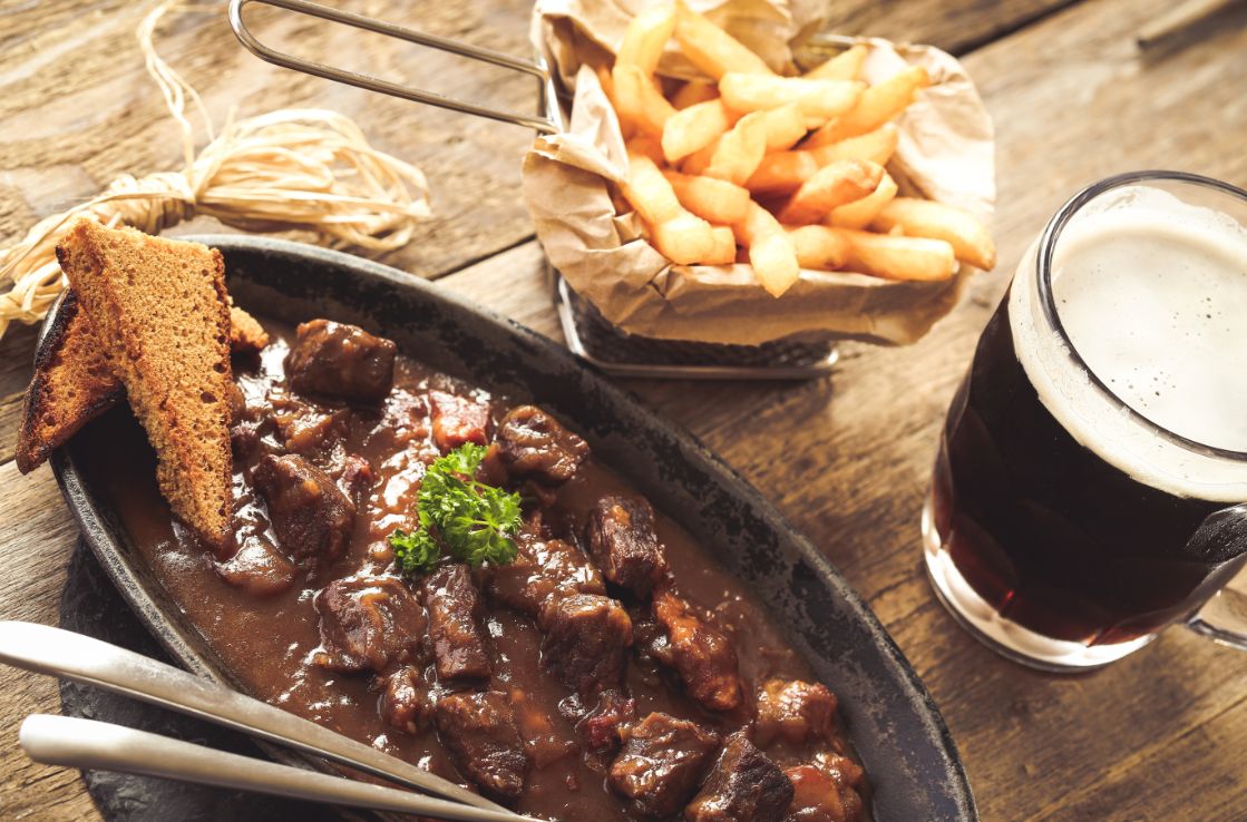 Boeuf bourgignon, frites et biere