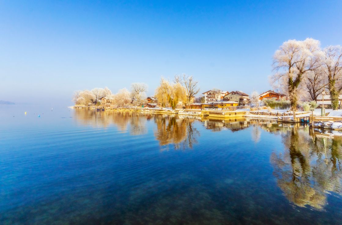 Die Fraueninsel in Prien im Winter.