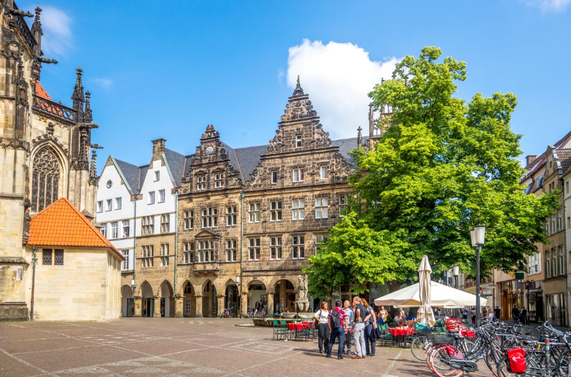 Der Prinzipalmarkt in Münster mit historischen Gebäuden.