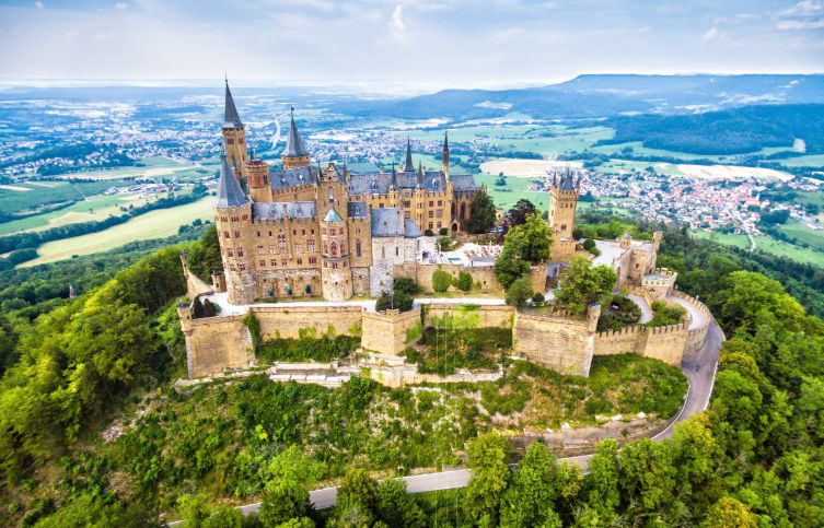 Burg Hohenzollern aus der Luft.