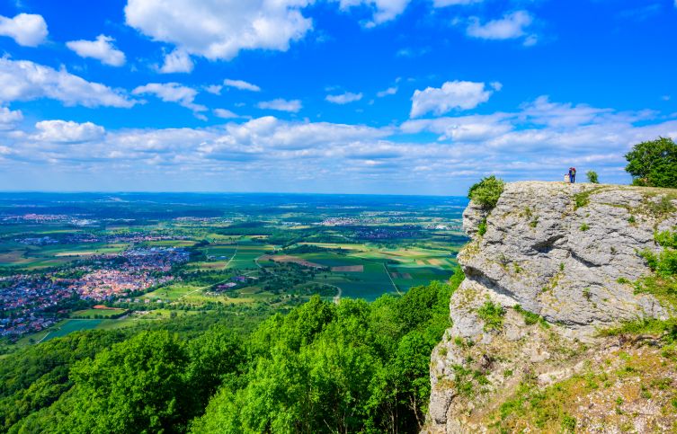 Panoramablick vom Wanderweg in der Schwäbischen Alb.