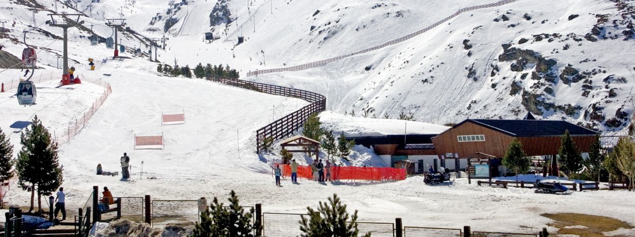 Complementos de esquí para niña, ideales para visitas a la montaña
