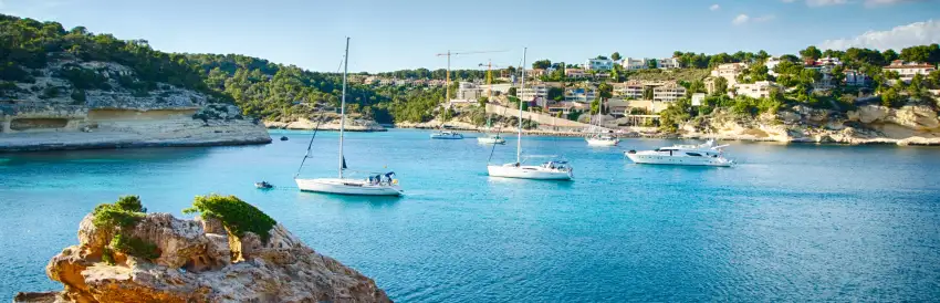 Cosa vedere a Ibiza e Maiorca con un’auto a noleggio: luoghi imperdibili