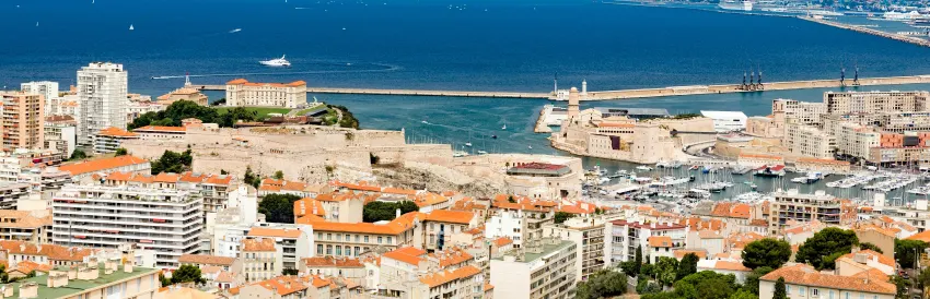 Explorez Marseille à votre rythme : les sites incontournables accessibles en voiture de location