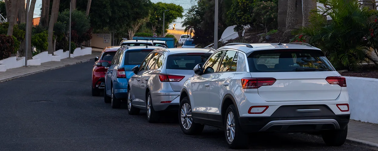 Een huurauto parkeren op Mallorca: wat betekenen de verschillende parkeerzones?