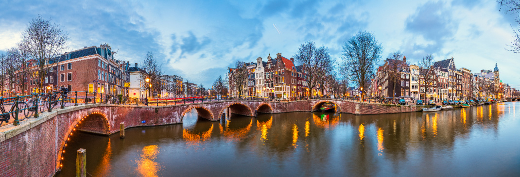 Rijden in Amsterdam Overtoom