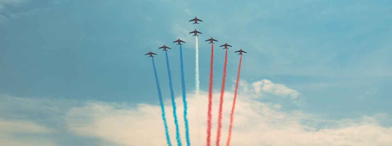 blue-red-white-aircraft-le-mans