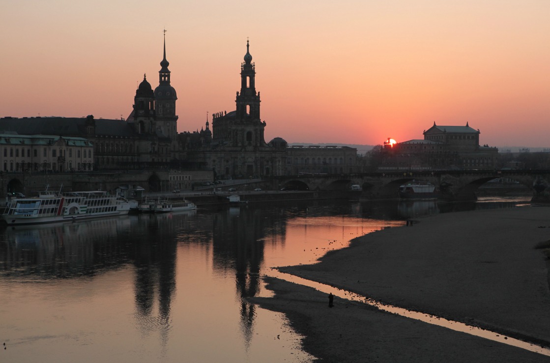 Brühlsche Terrasse in Dresden an der Elbe