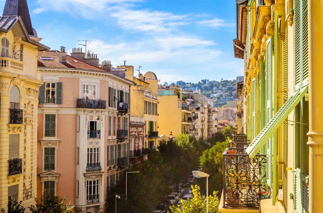 Häuserfassaden in Nizza