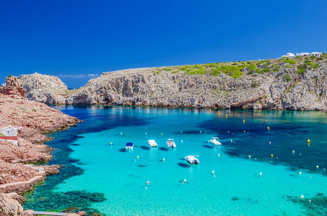 Blick auf See und Meer auf Menorca, Spanien