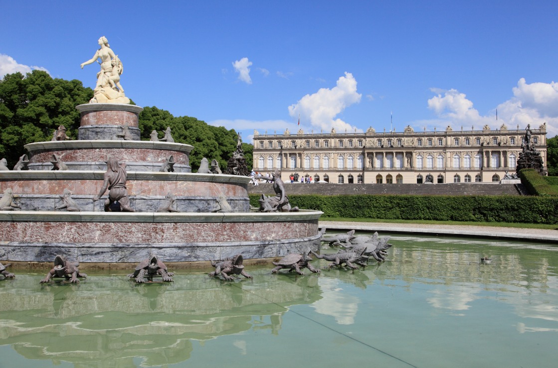 Schloss Herrenchiemsee und Brunnen