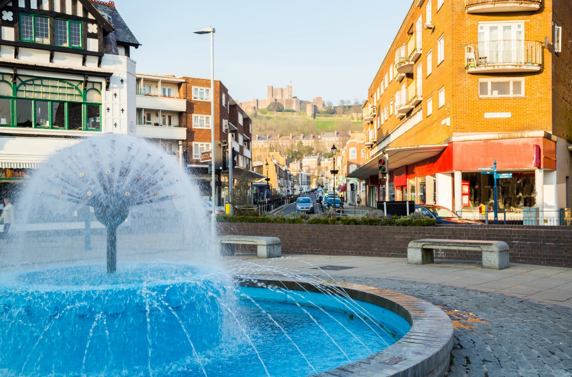 Innenstadt von Dover mit Schloss im Hintergrund