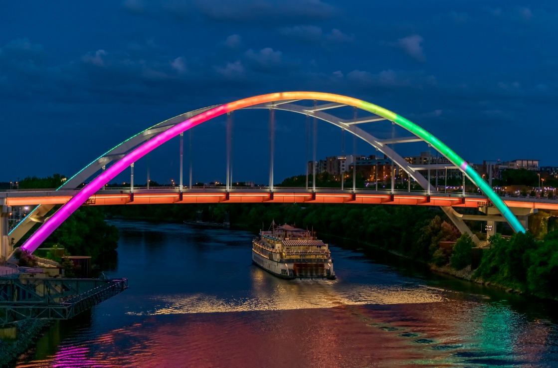 Regenbogenbrücke während des Pride-Festivals in Nashville.