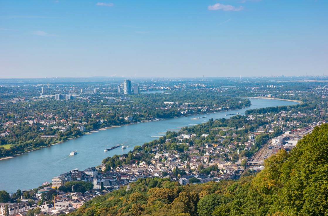 Panoramablick vom Drachenfels über die Umgebung.