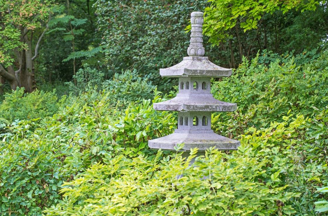 Steinlaterne im Japanischen Garten von Mannheim.