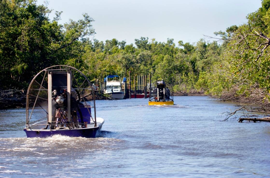 Airboats in den Everglades nahe Miami.