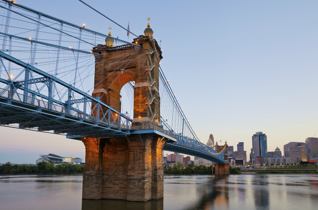 Cincinnati Brücke mit Blick auf die Skyline im Hintergrund