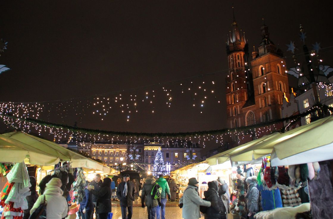 krakow christmas market at night