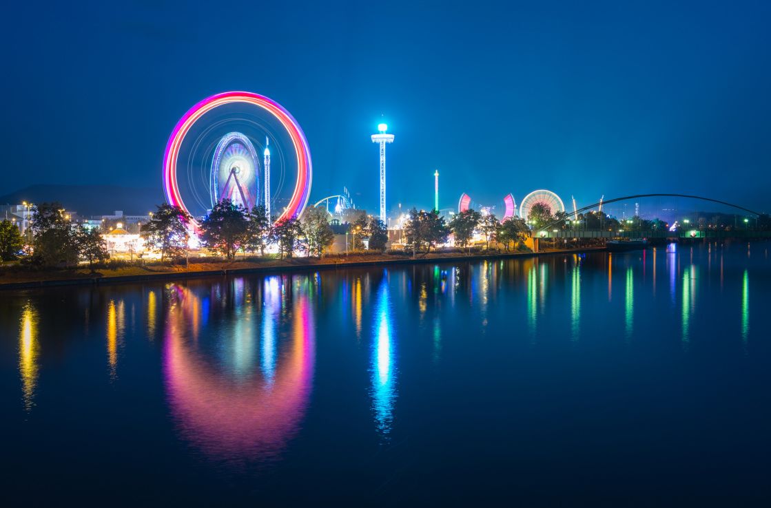 ferris wheel at night stuttgart christmas market