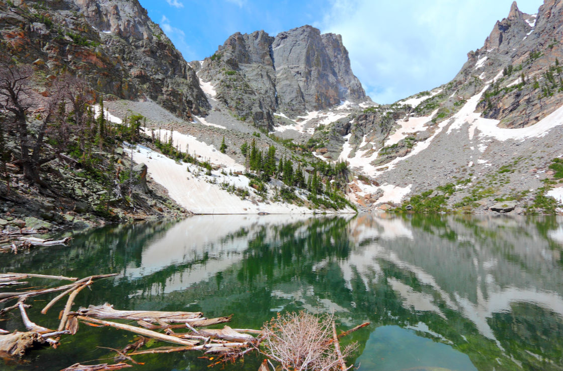 A view across a lake, surrounded by mountains, in the Rocky Mountains National Park, USA