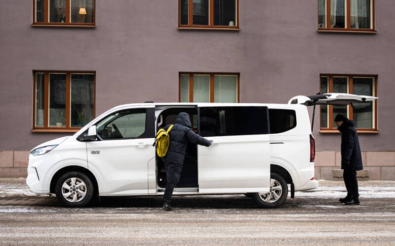 Hyra minibuss