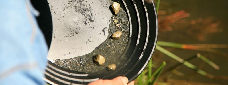 Travaillez dans une mine d’or, avec Gold Panning California